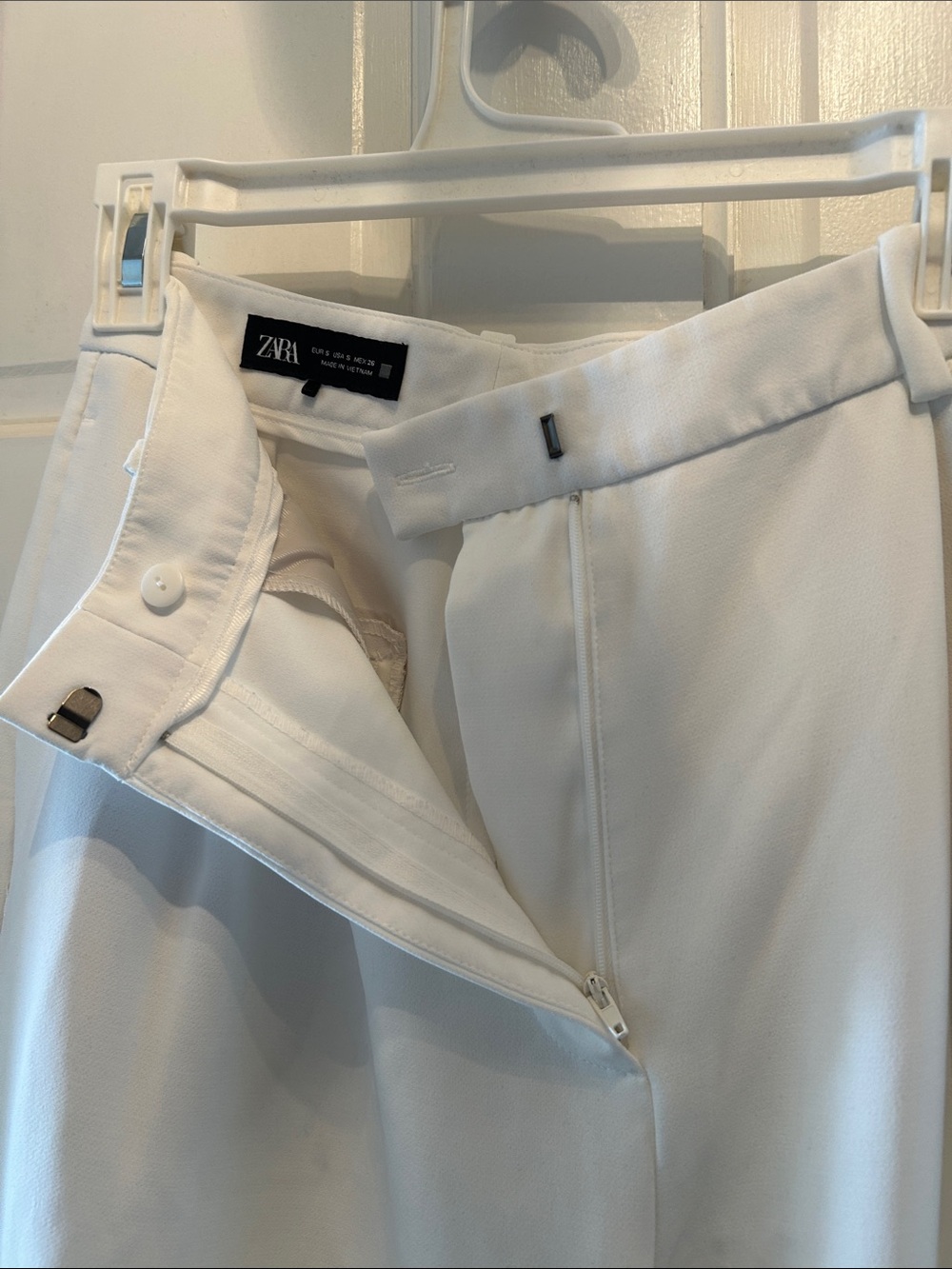 Zara Elegant High-Waist Wide Leg Pants in Ivory - Picture 7 of 7